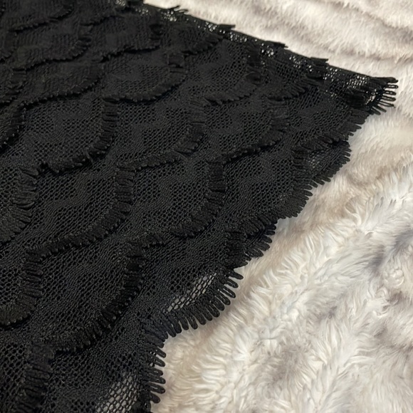 Elegant Guess Strapless Scalloped Lace Mini Dress - BUNDLE ONLY - Picture 4 of 8